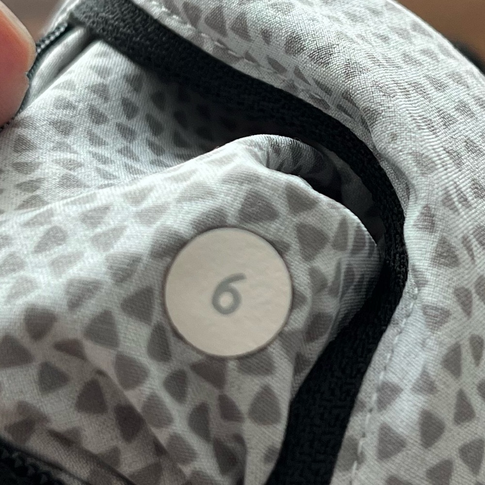 Lululemon Tracker Short III Diamond Camo Silver size 6 - Picture 11 of 11